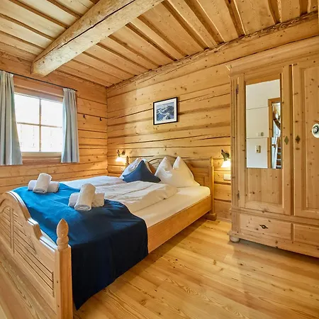 Drei Hittn Σάαλμπαχ-Χίντεργκλεμ